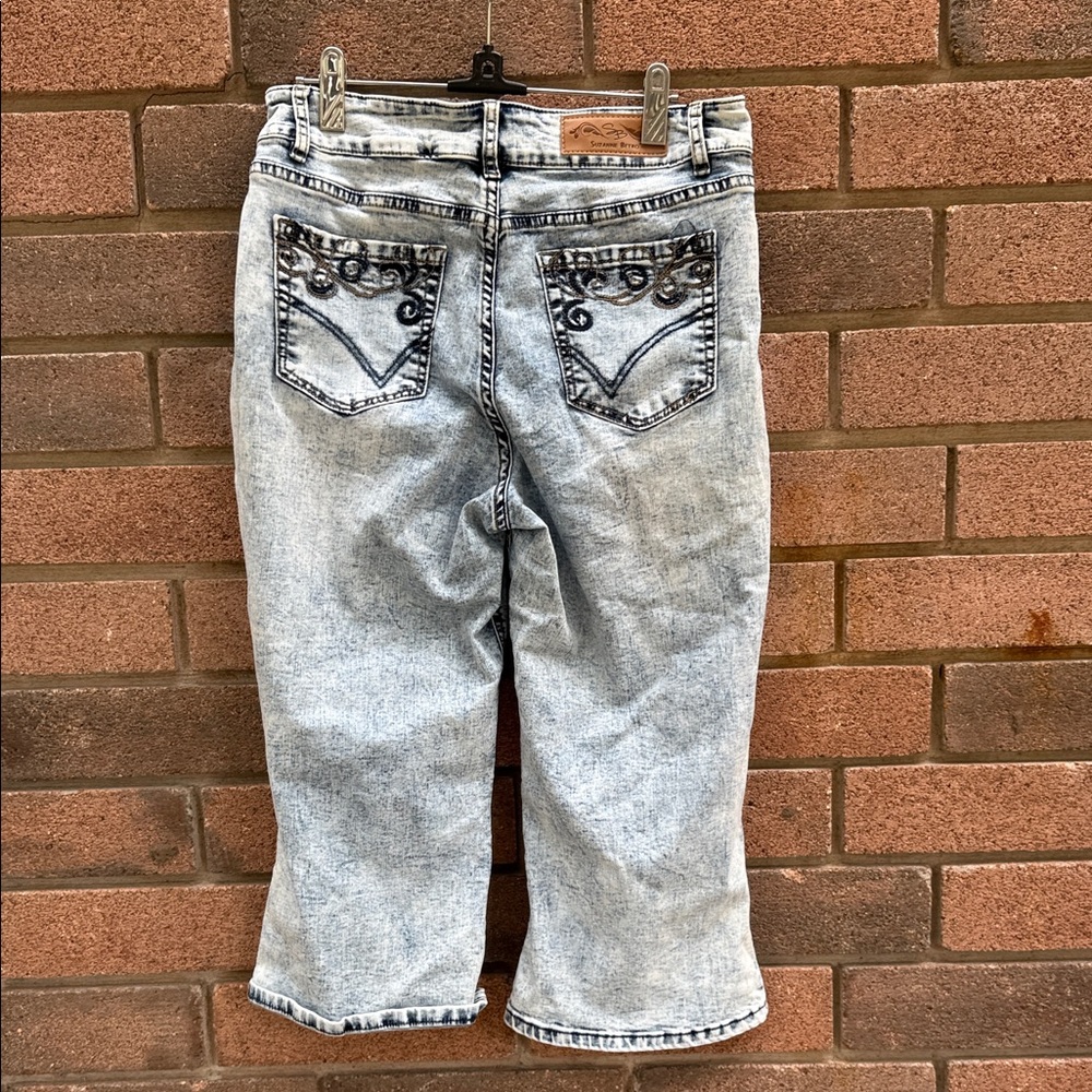 Suzanne Betro Light Wash Denim Capri Pants Size 10 - Picture 3 of 7